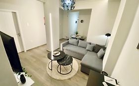 Central Grey Quiet Apartment